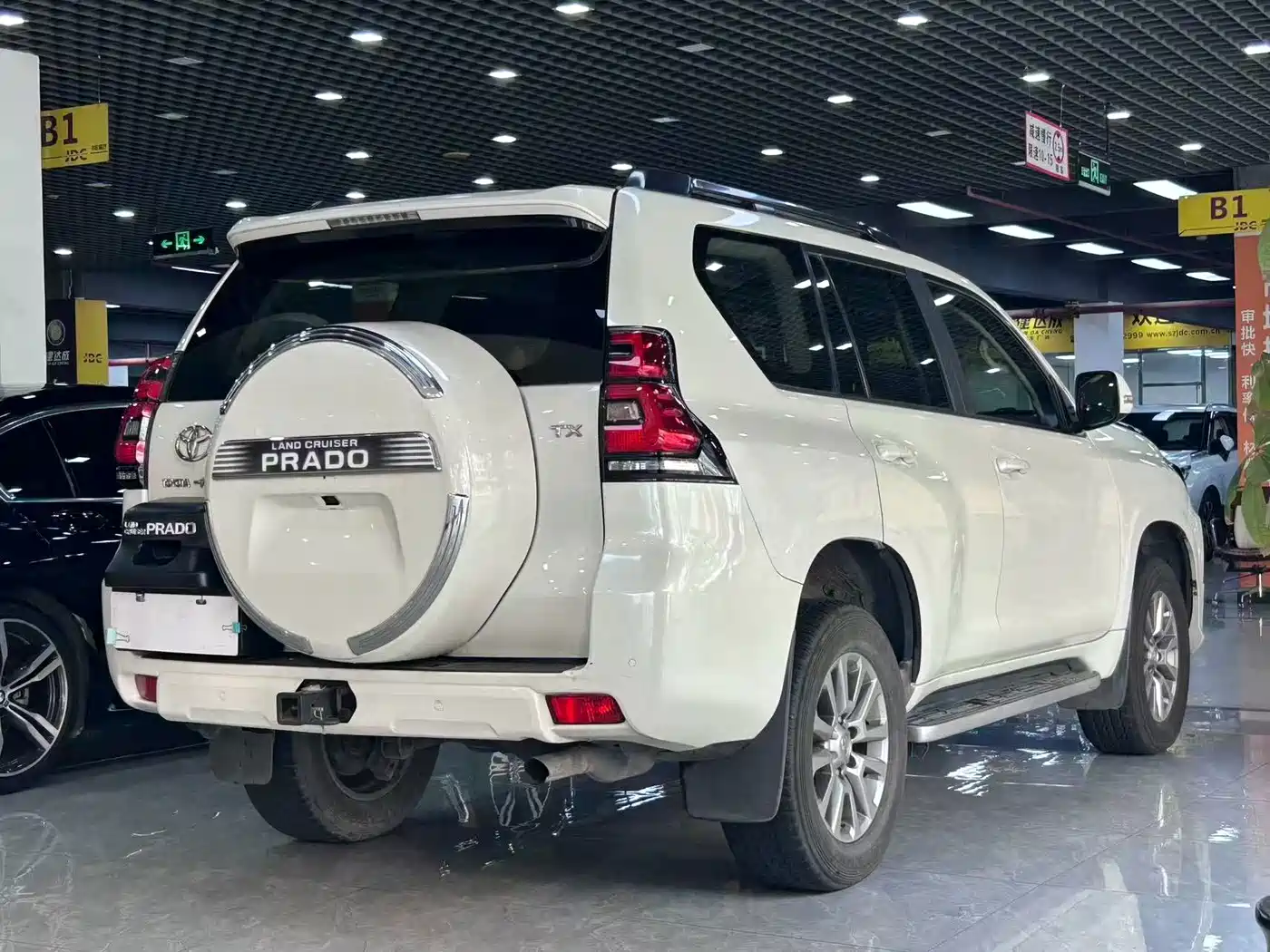 Toyota Prado 2019 2018 3.5L Automatic TX-L NAVI Rear-mounted Spare Tire
