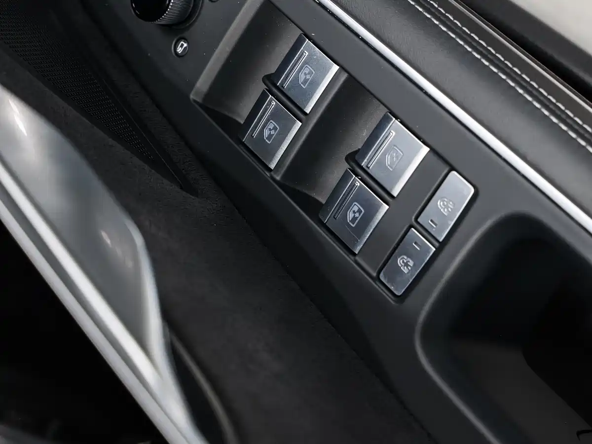 Audi A8 2023 A8L 50 TFSI quattro Exclusive фото 24