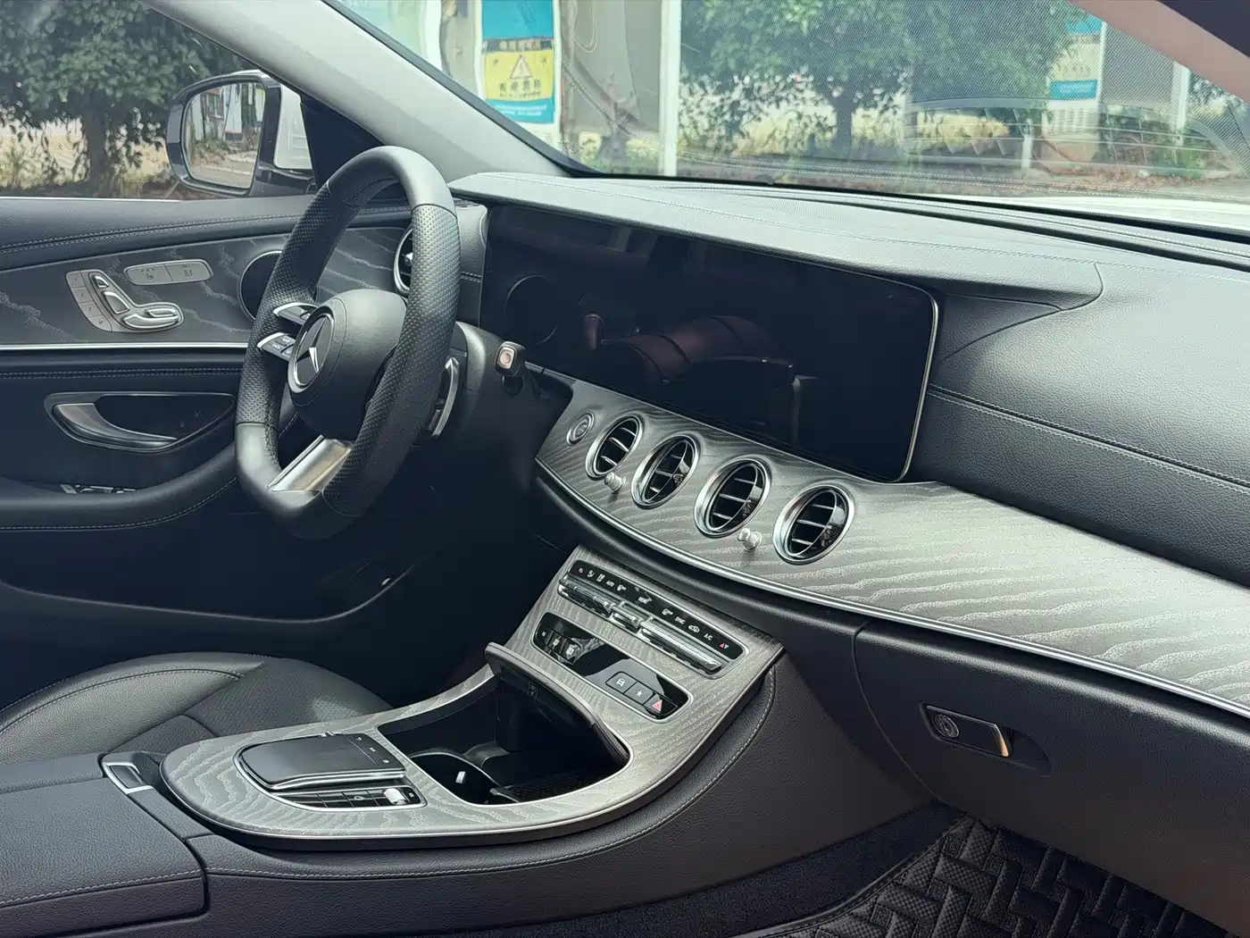 Mercedes-Benz E-Class 2023 E 300 L Sport Fashion фото 11