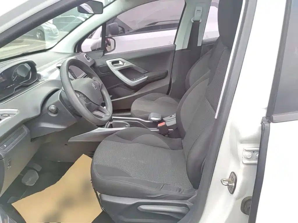 Peugeot 2008 2016 2014 1.6L Automatic Fashion Edition