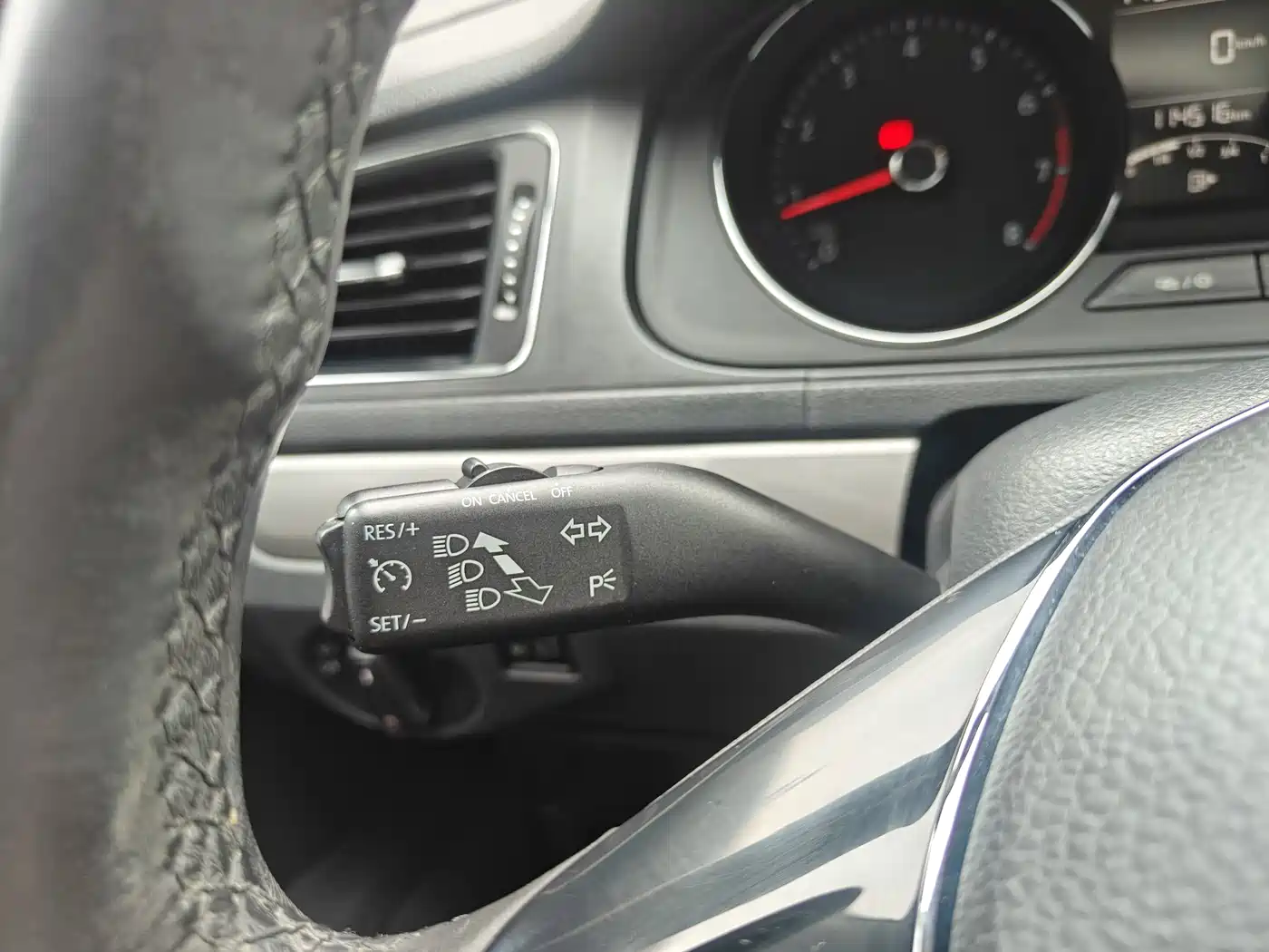 Volkswagen Lavida 2015 1.6L Automatic Comfort Edition фото 15
