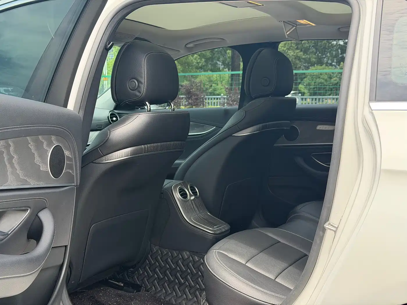 Mercedes-Benz E-Class 2023 E 300 L Sport Fashion фото 7