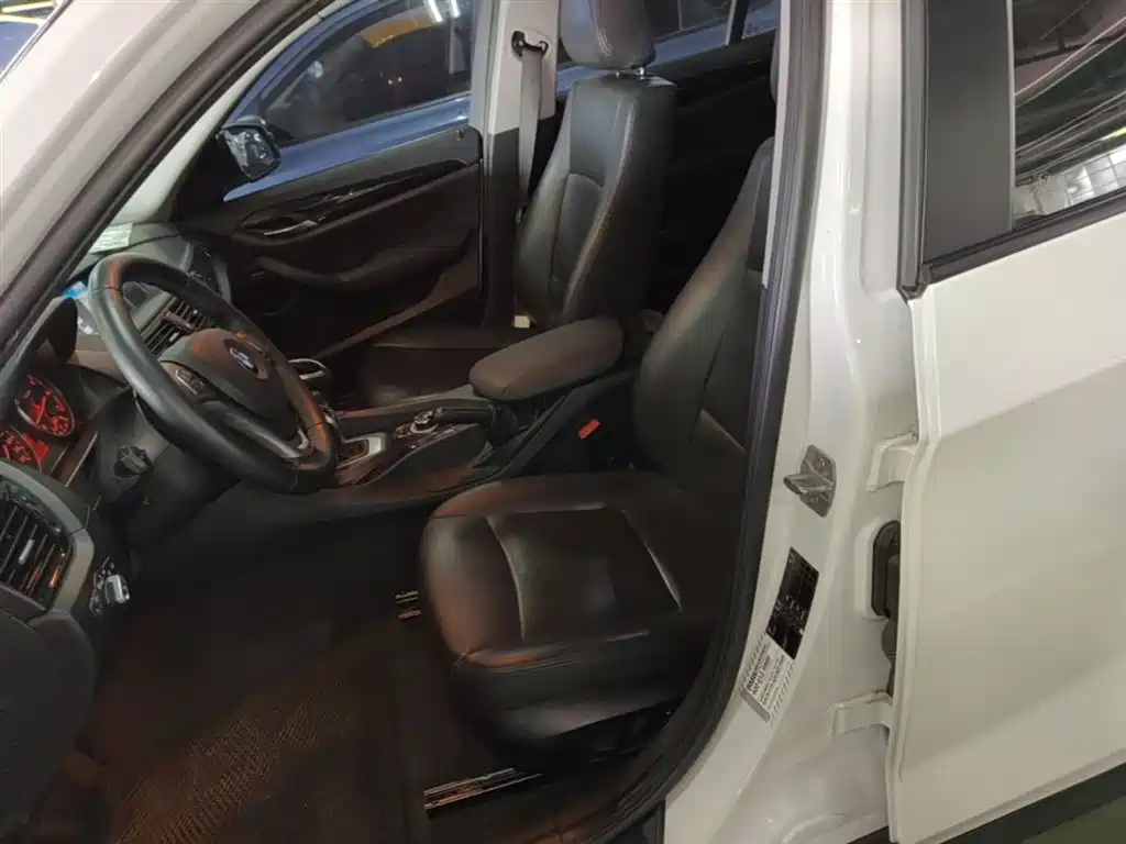 BMW X1 2015 Model sDrive18i Fashion Advanced Edition фото 15