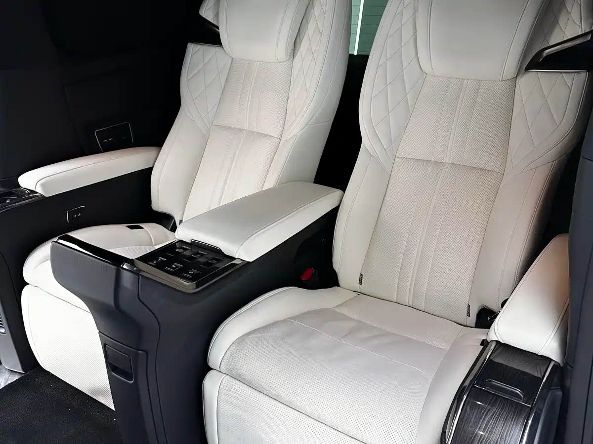Lexus LM 2020 300h 4-Seat Imperial Edition фото 23