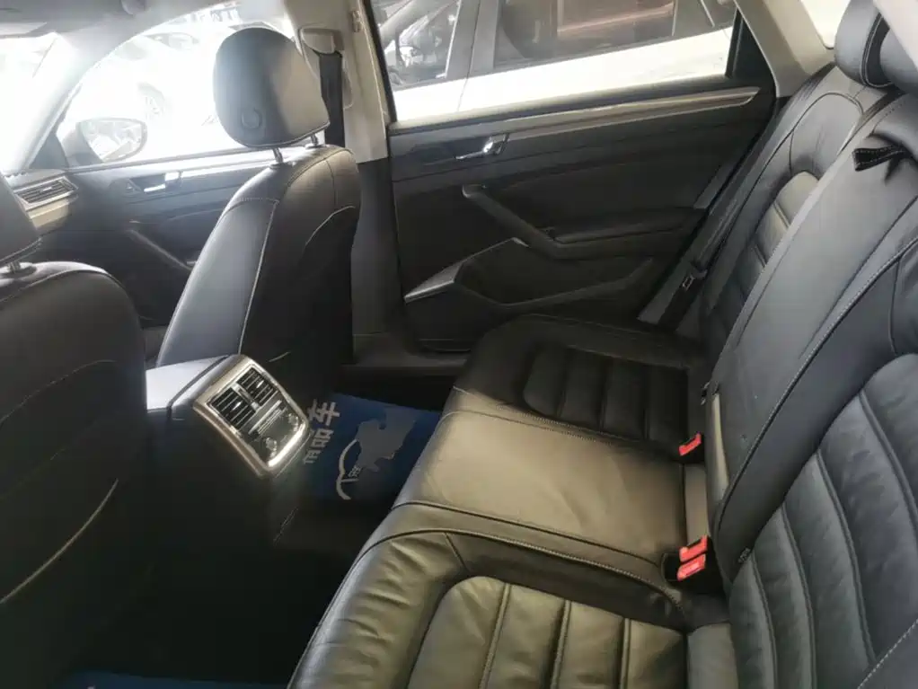 Фото 17 - Volkswagen Passat