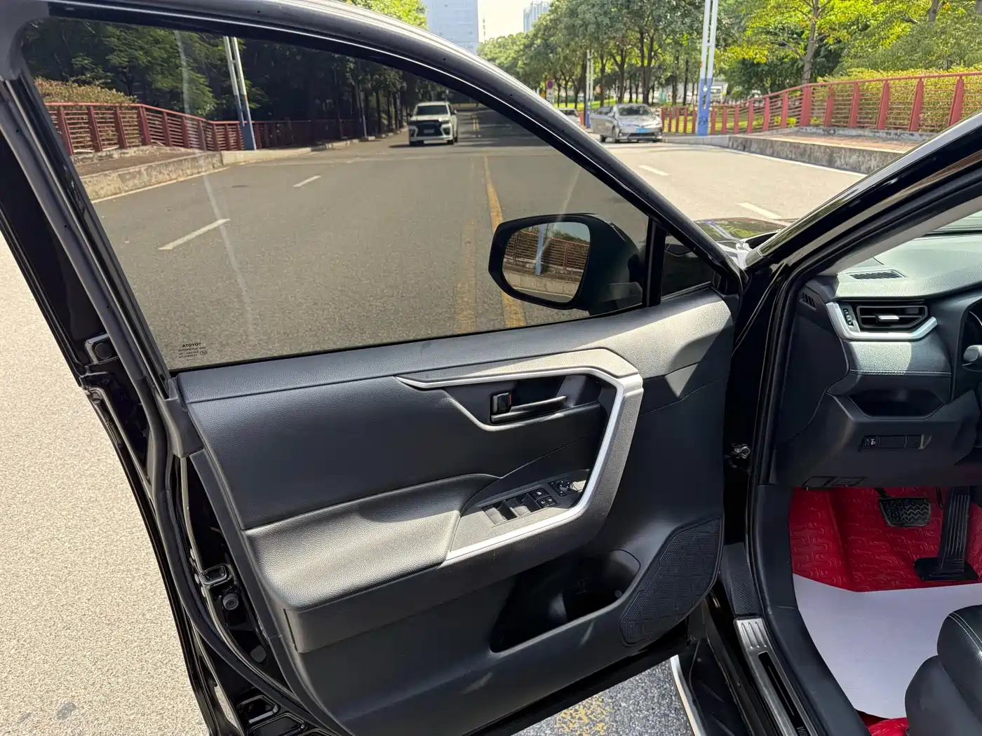 Toyota Wildlander 2022 2.0L CVT FWD Leading Edition фото 10