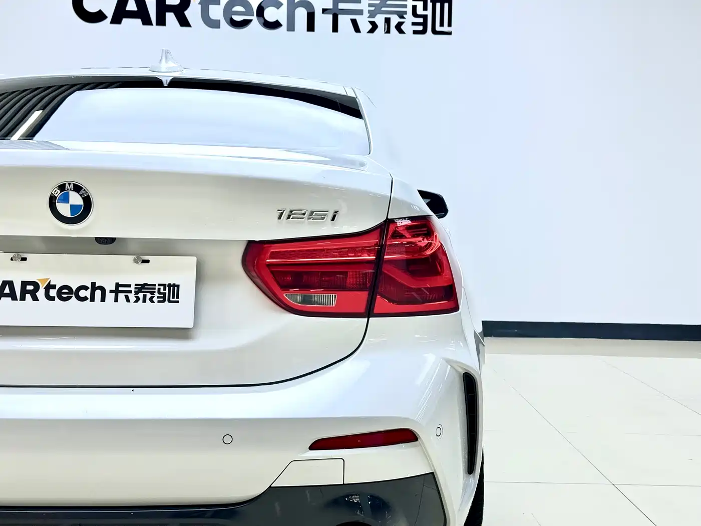 BMW 1 Series 2022 125i M Sport Shadow Edition фото 7
