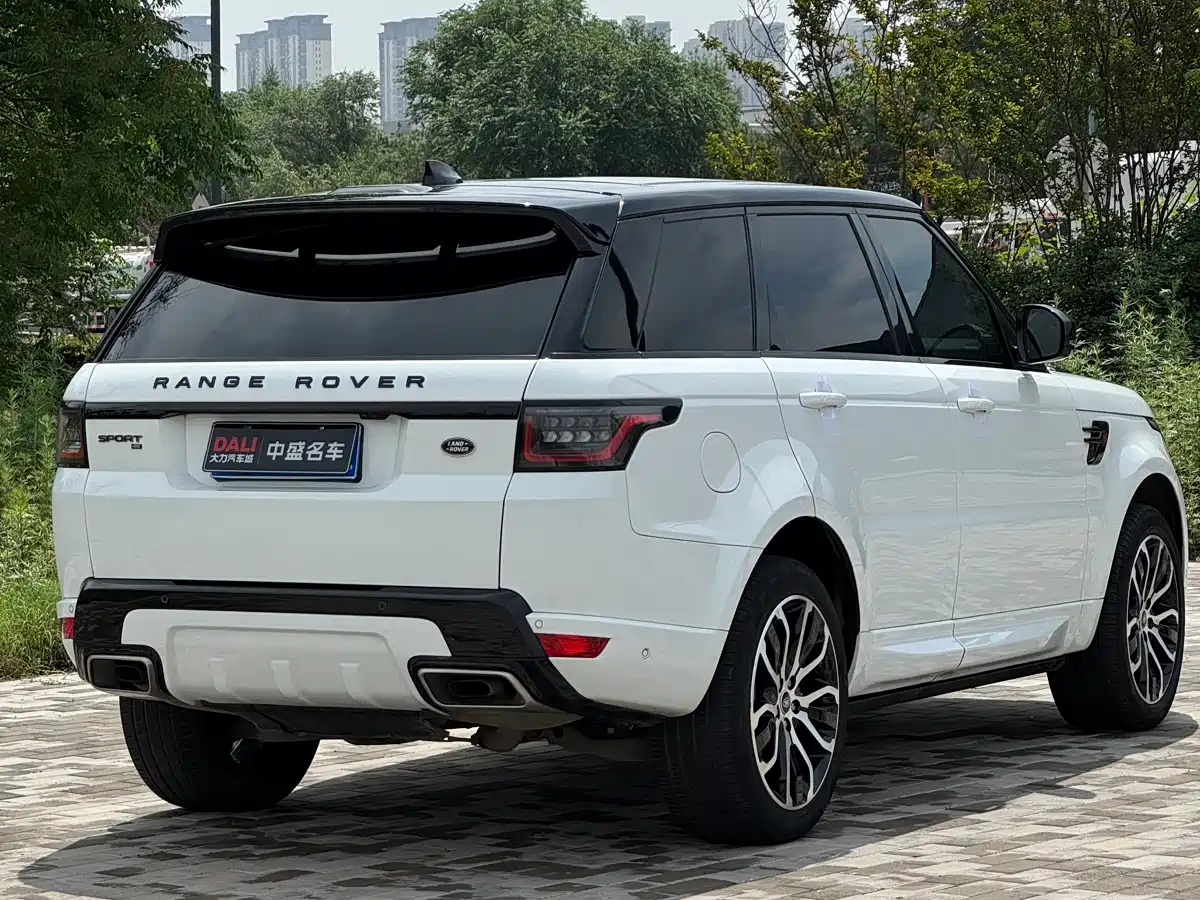 Land Rover Range Rover Sport 2021 3.0 L6 Gloss Black Edition фото 4