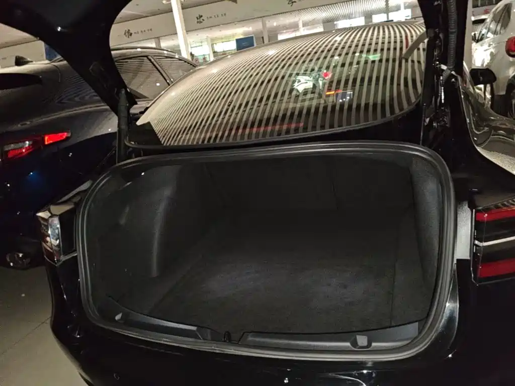 Фото 19 - Tesla Model 3