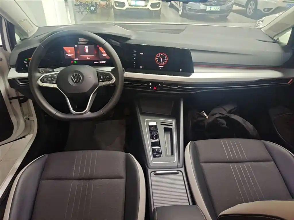 Volkswagen Golf 2023 Facelift 280TSI DSG Pro фото 10