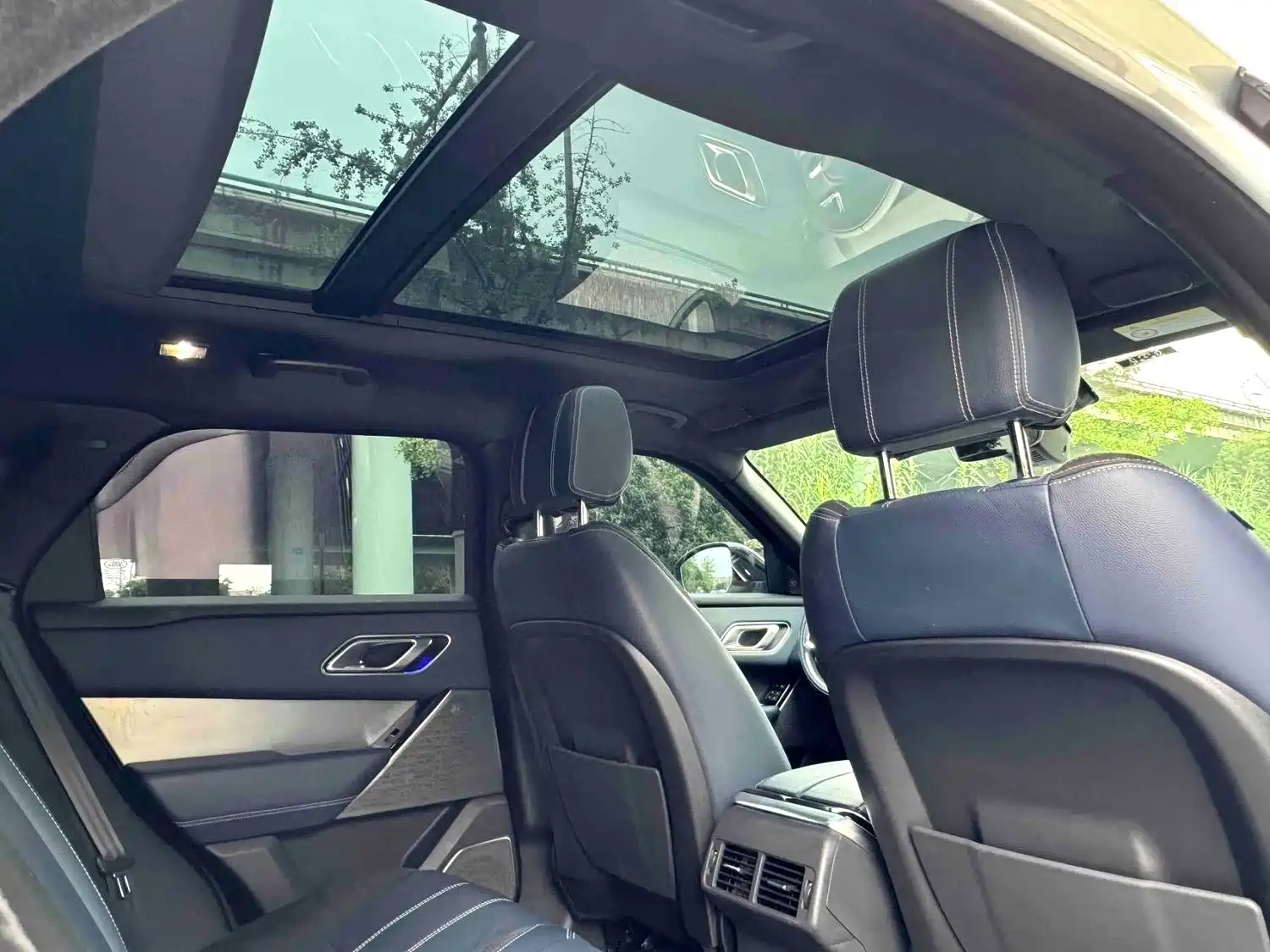 صورة 8 - Land Rover Range Rover Velar