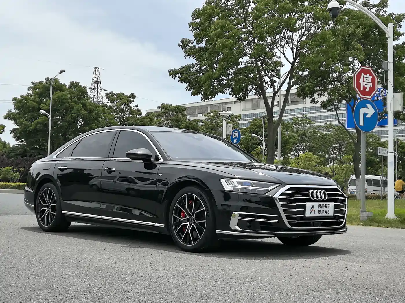 Audi A8 2021 A8L 60 TFSI quattro Premium фото 3