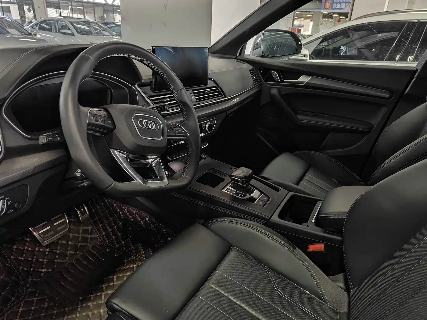 Audi Q5L 2024 Model 40 TFSI Luxury Dynamic фото 13