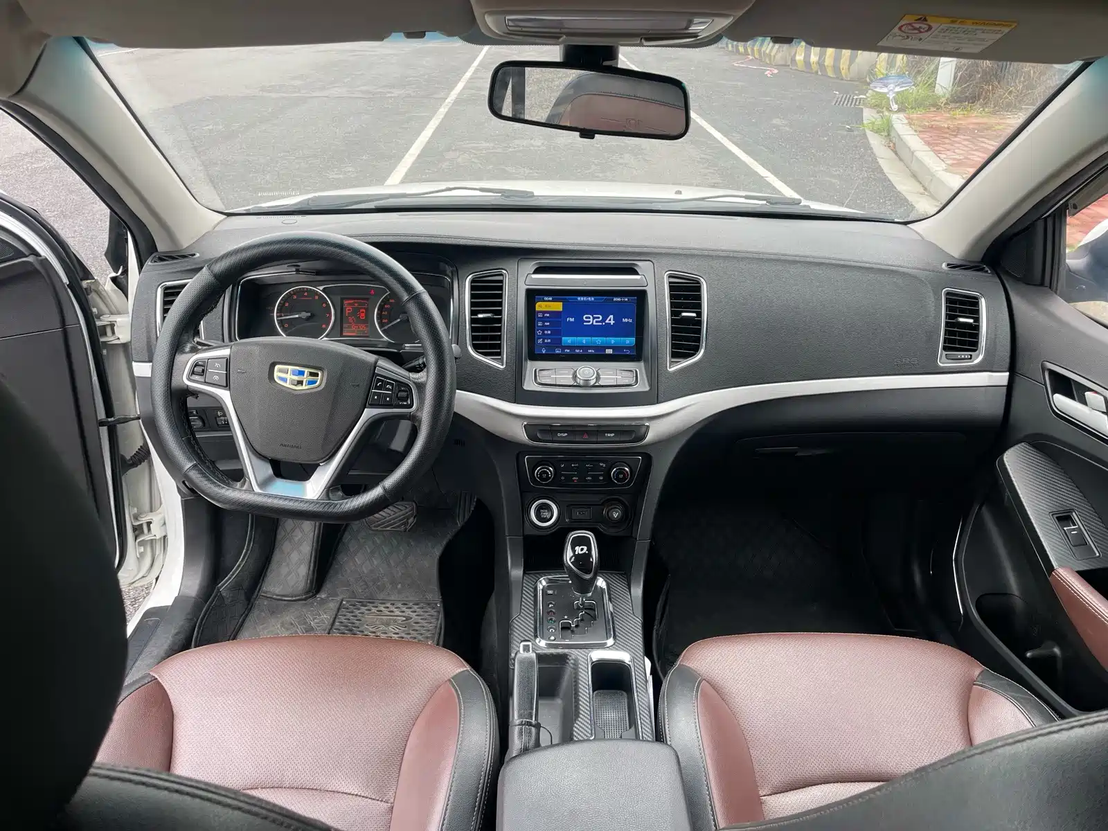 Фото 18 - Geely Vision