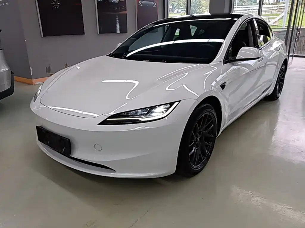 Фото 2 - Tesla Model 3