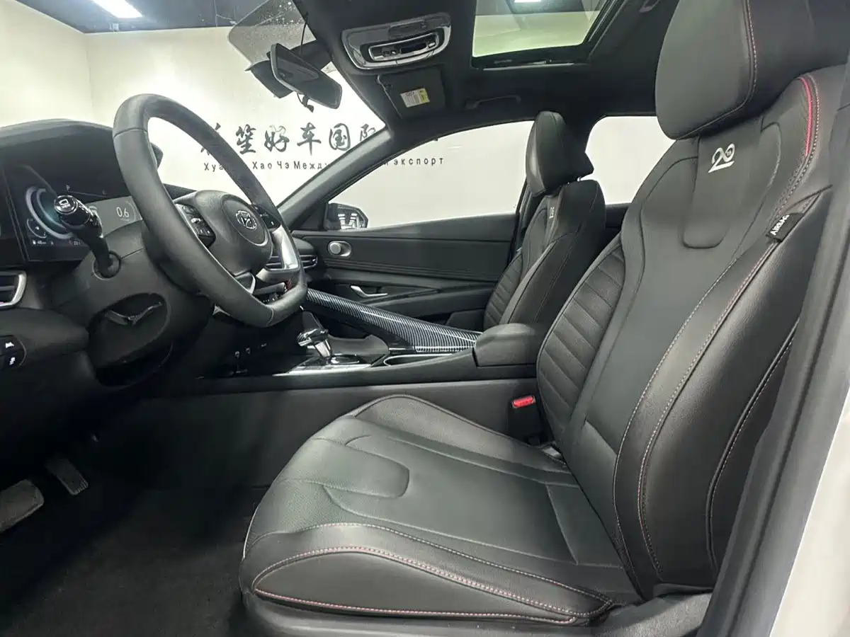 Hyundai Elantra 2022 1.5L CVT 20th Anniversary Edition фото 8