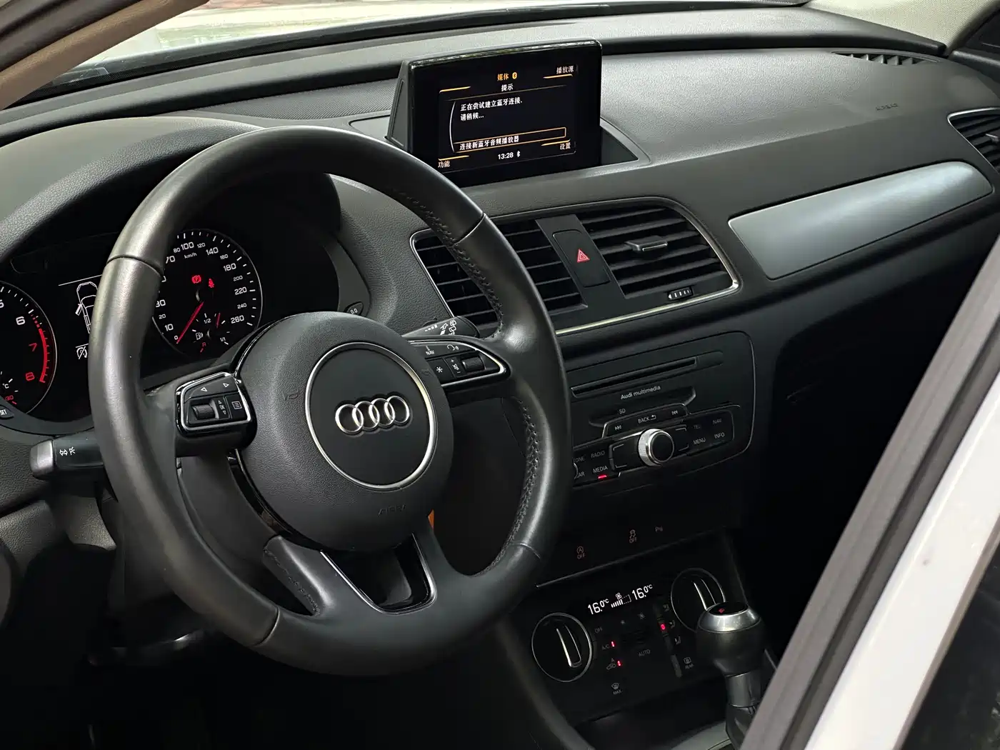 Фото 6 - Audi Q3