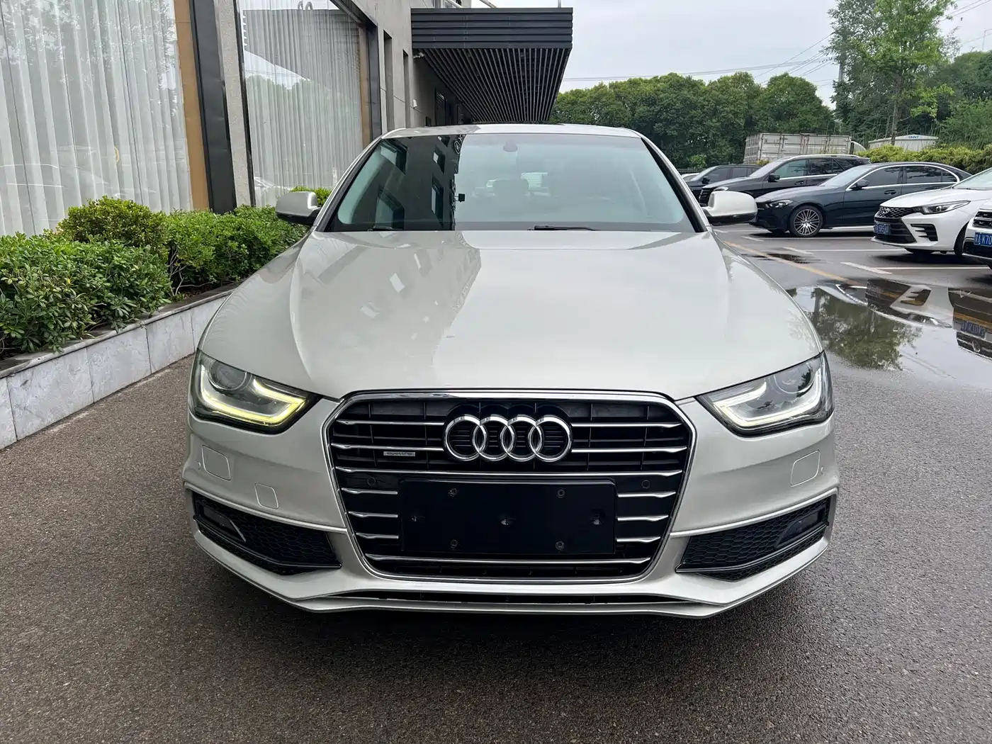 Фото 2 - Audi A4L
