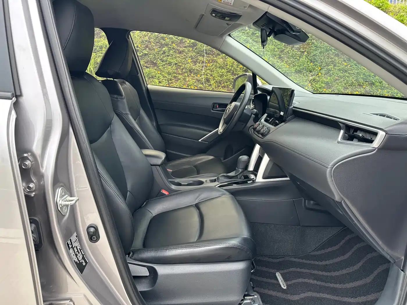 Toyota Corolla Cross 2024 Model 2.0L Pioneer Edition фото 9
