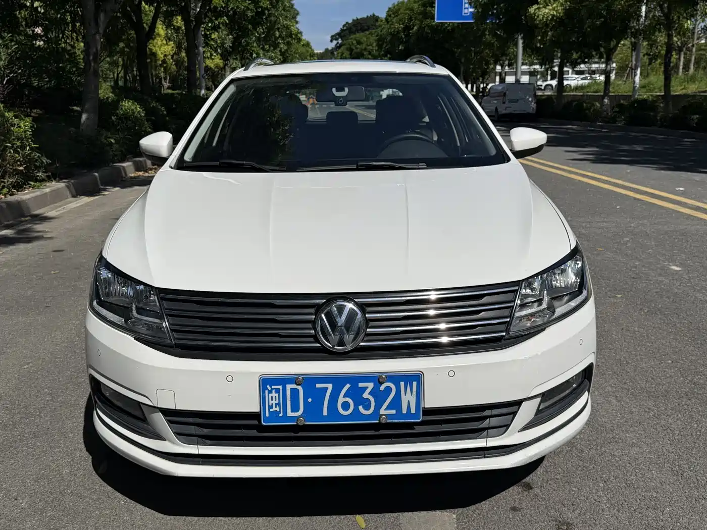 Volkswagen Lavida Tour 2015 230TSI DSG Comfort Edition фото 2