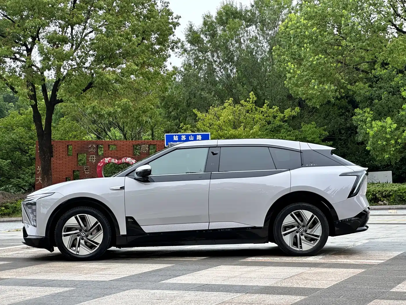HiPhi Y 2023 2023 810km Long Range Edition