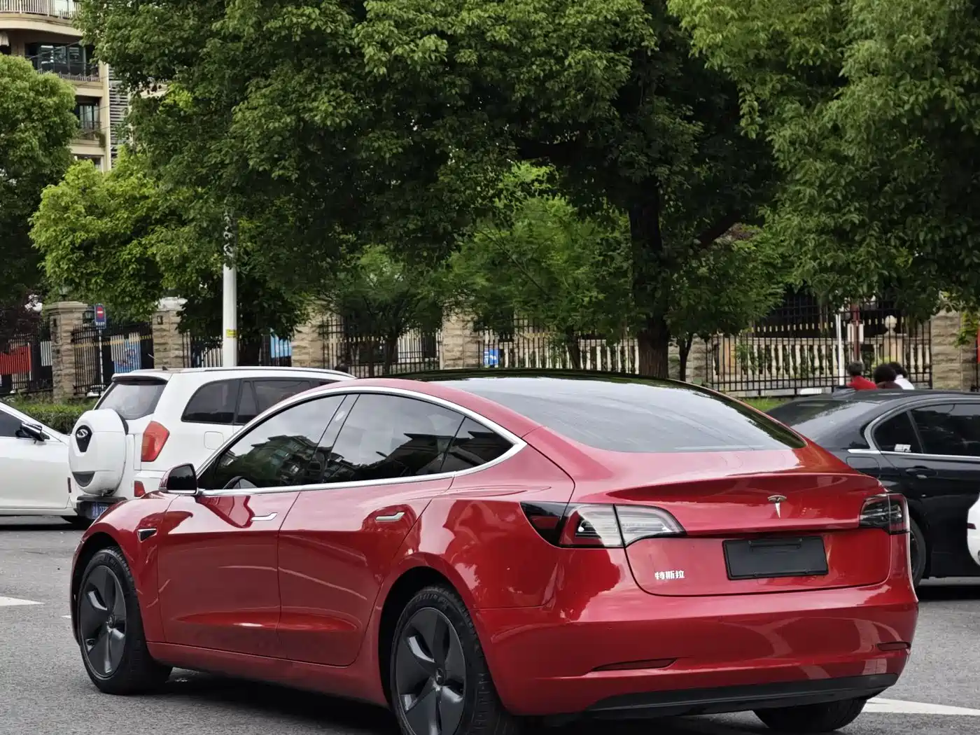TESLA MODEL 3