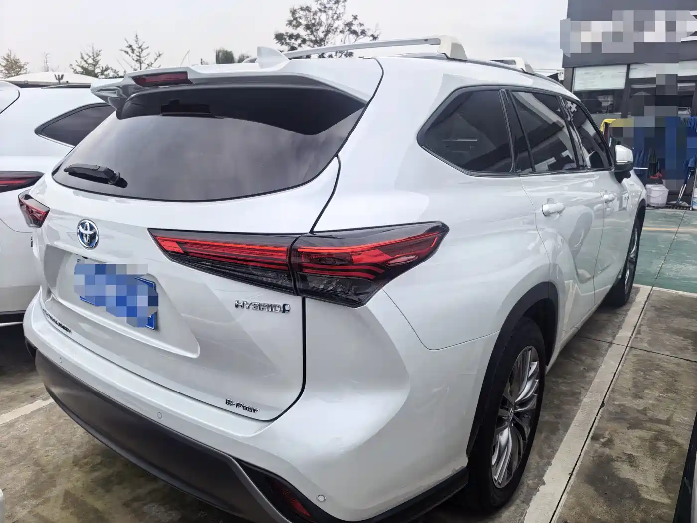 Toyota Highlander 2024 2023 2.5L Smart Hybrid Dual Engine AWD Premium 7-Seater