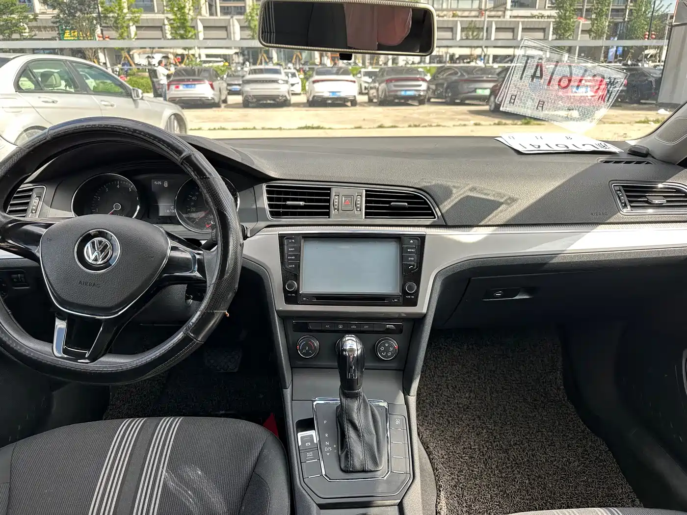 Volkswagen Lamando 2015 230TSI DSG Style фото 8
