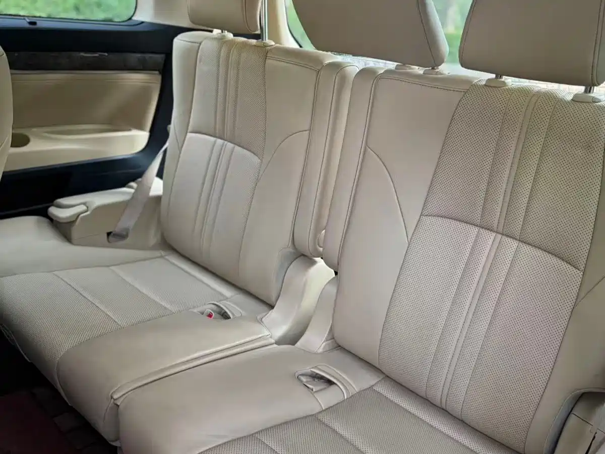 Photo 7 - Toyota Alphard