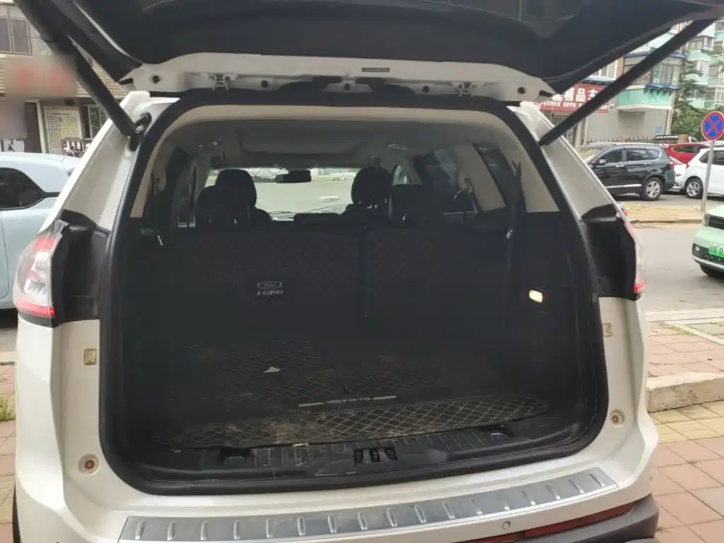 Фото 19 - Ford Edge