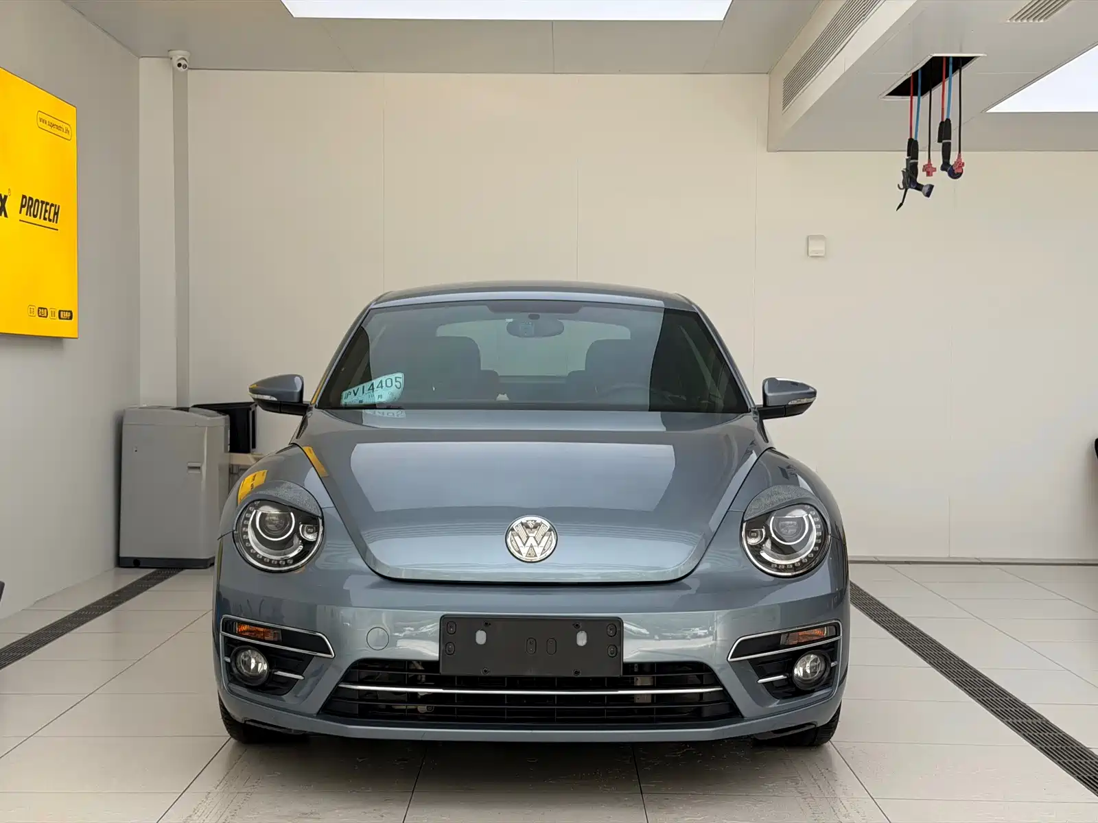Photo 1 - Volkswagen Beetle
