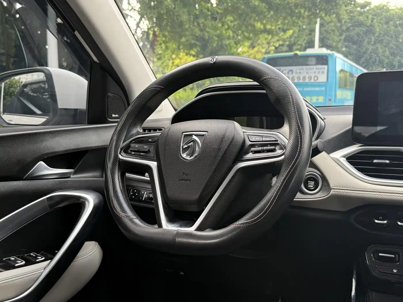 Baojun 530 2019 2019 1.5T CVT Luxury 7-Seater China VI