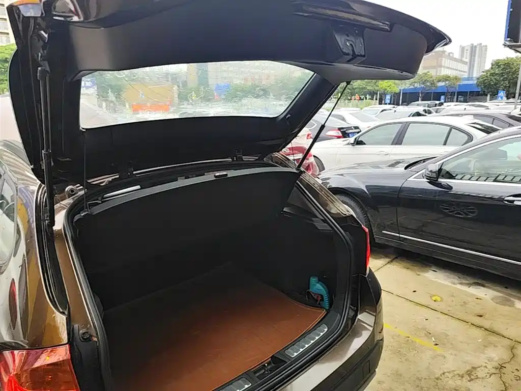 BMW X1 2014 sDrive18i Leading Edition фото 19