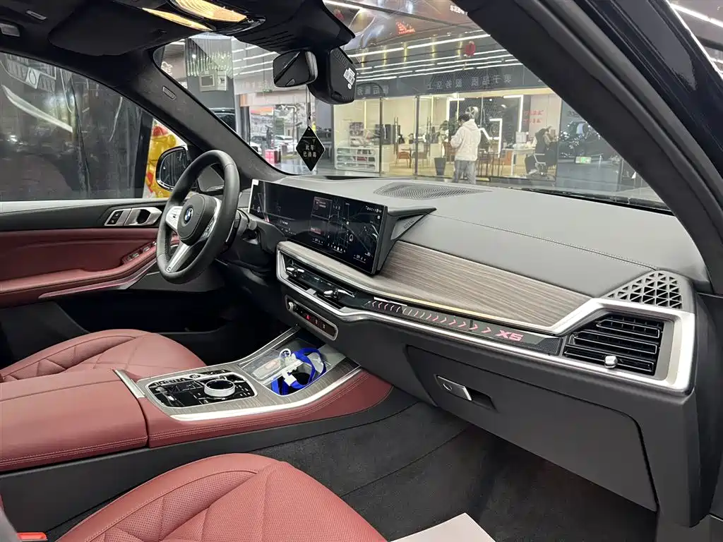 BMW X5 2025 Model xDrive 40Li M Sport Blackout Package фото 17