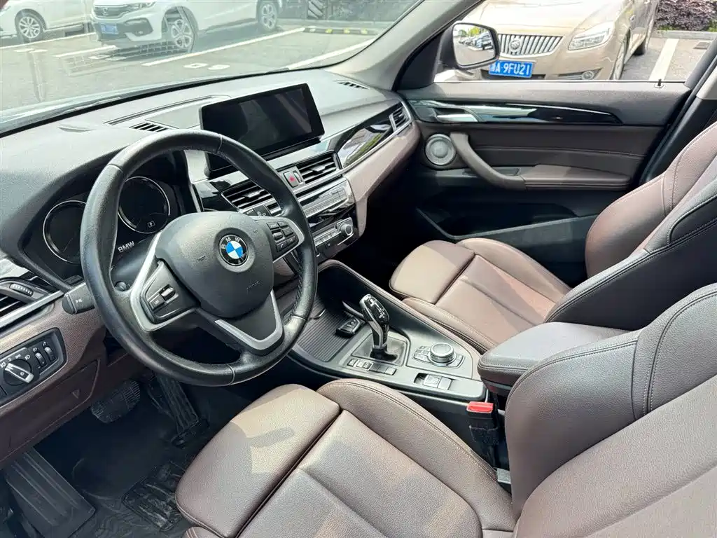 BMW X1 2022 sDrive20Li Fashion фото 7