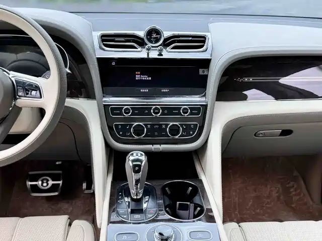 Bentley Bentayga 2023 4.0T V8 Long Wheelbase Elegance Edition — фото 5