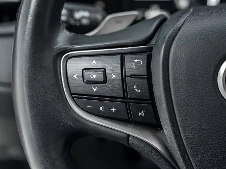 Lexus ES 2023 200 Excellence Edition фото 9