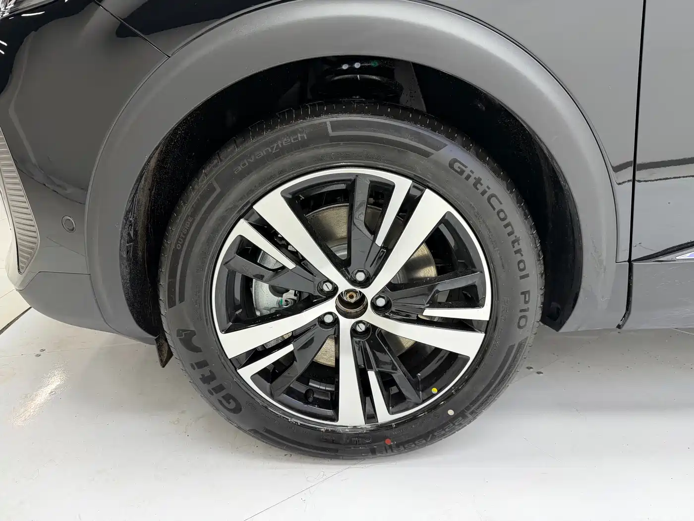 Peugeot 5008 2025 Luxury Edition фото 8