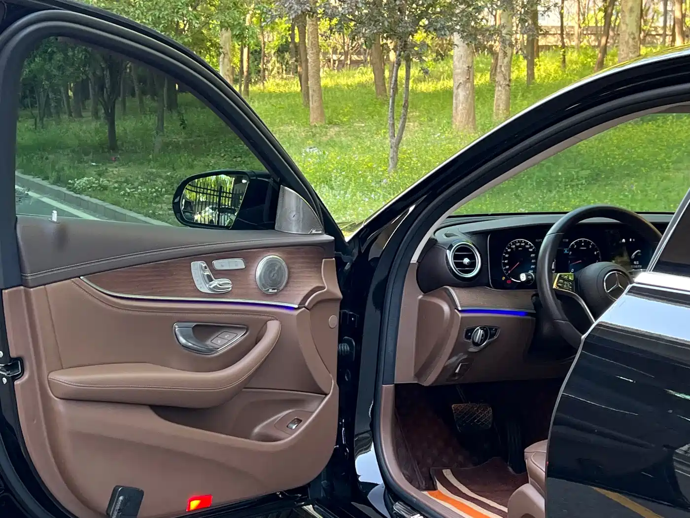 Mercedes-Benz E-Class 2022 E 300 L Fashion фото 4