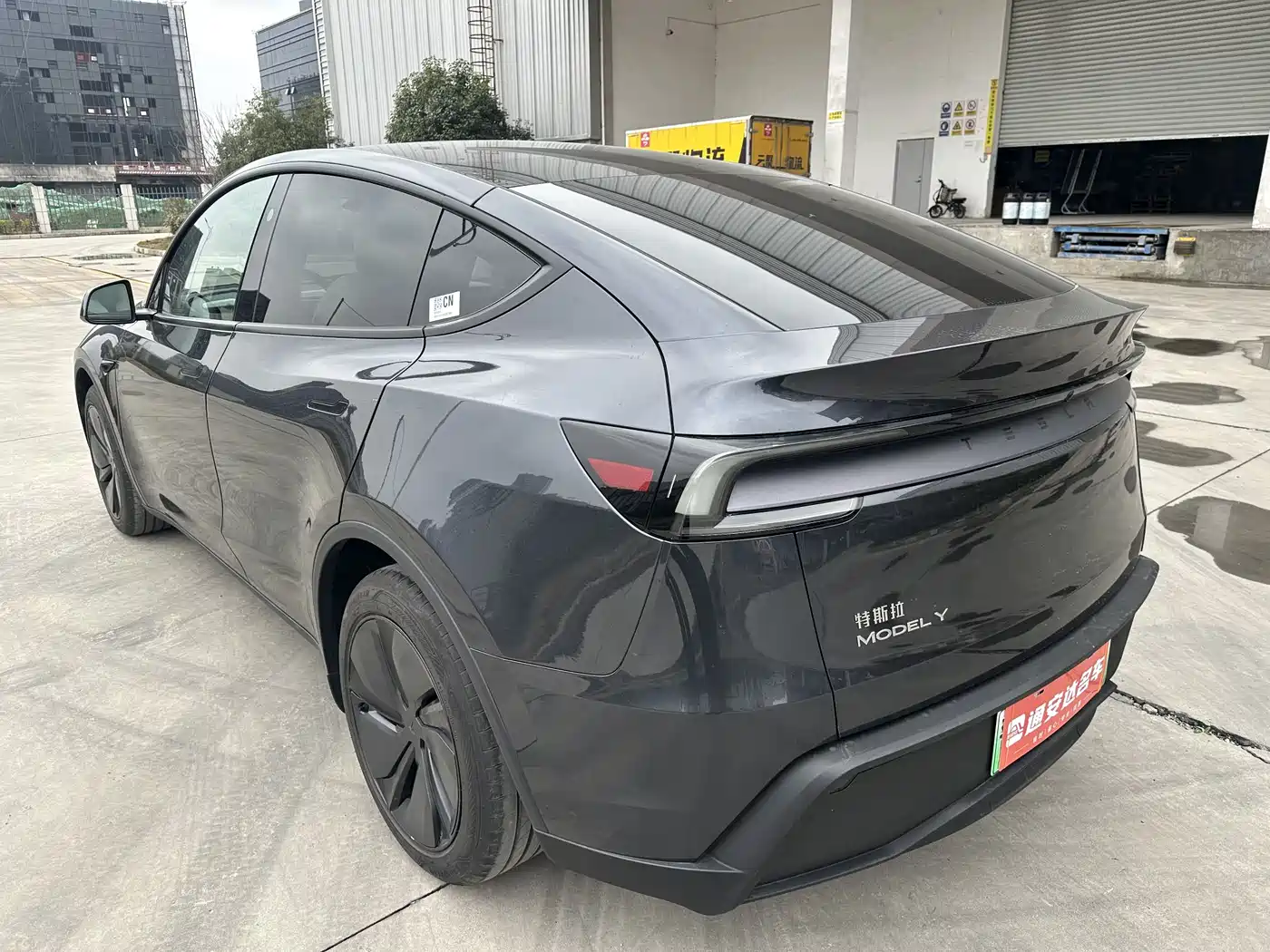 TESLA MODEL Y