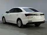 Фото 15 - Roewe i5