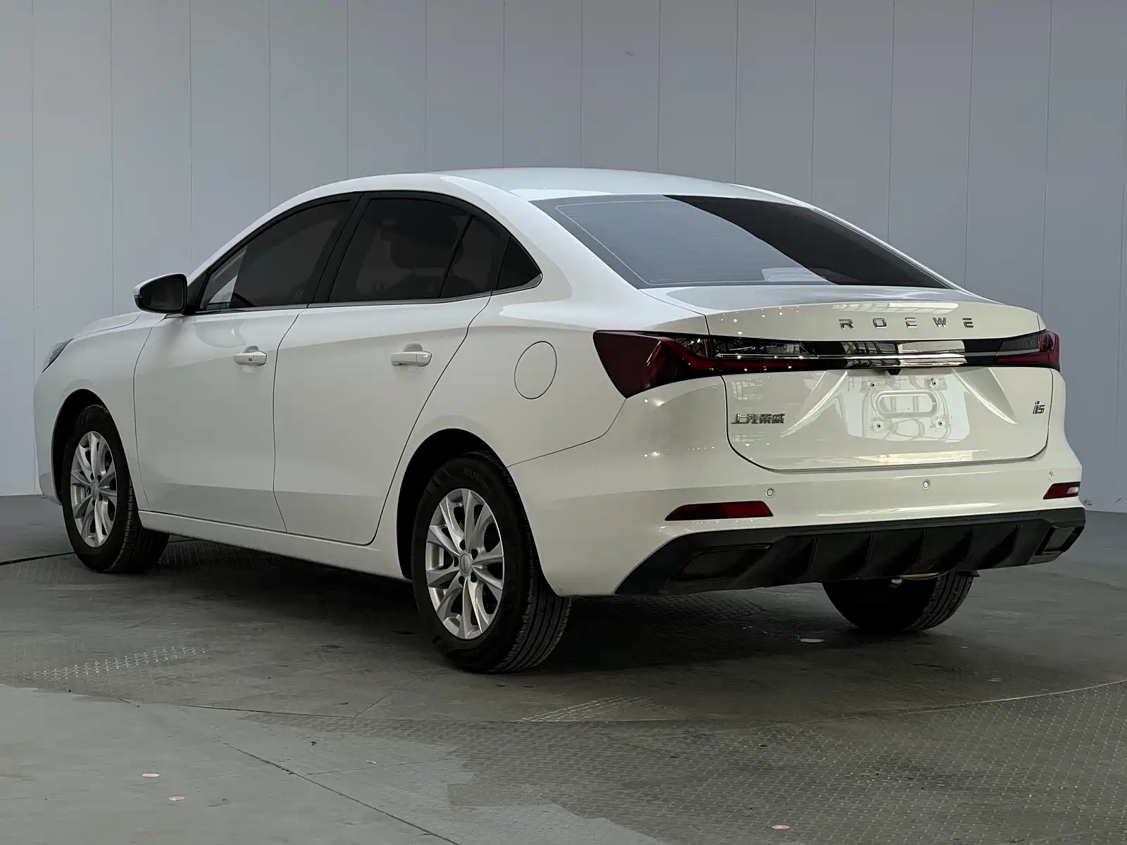 Фото 15 - Roewe i5