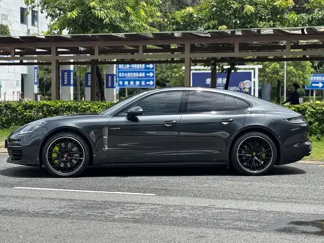Porsche Panamera New Energy 2023 Panamera 4 E-Hybrid Platinum Edition 2.9T — фото 4