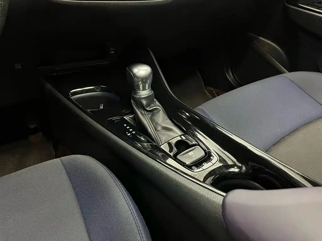Toyota C-HR 2018 2.0L Cool Run Leader Edition China V фото 9