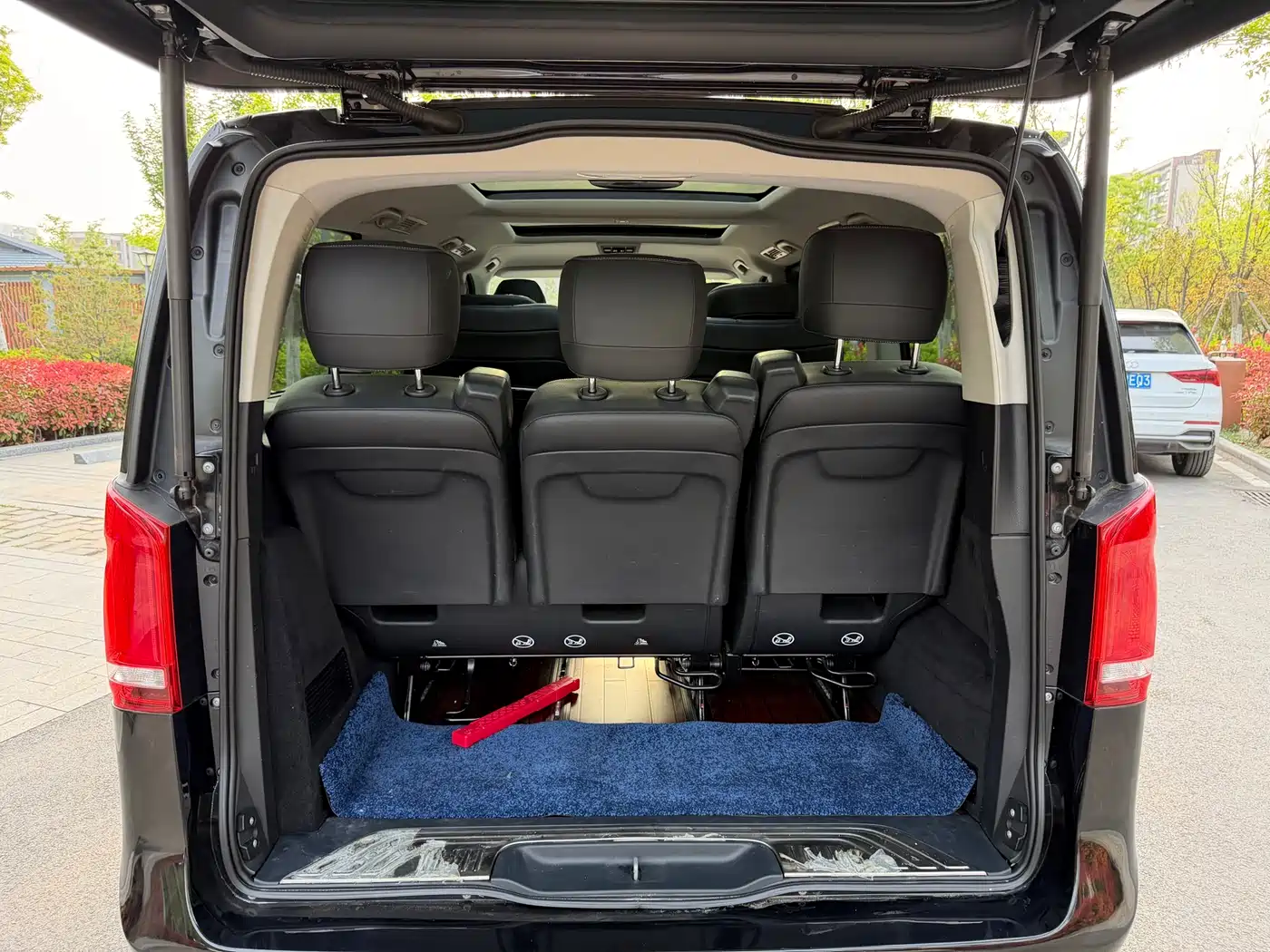 Mercedes-Benz V-Class 2021 V 260 L Long Wheelbase Premium Edition фото 25