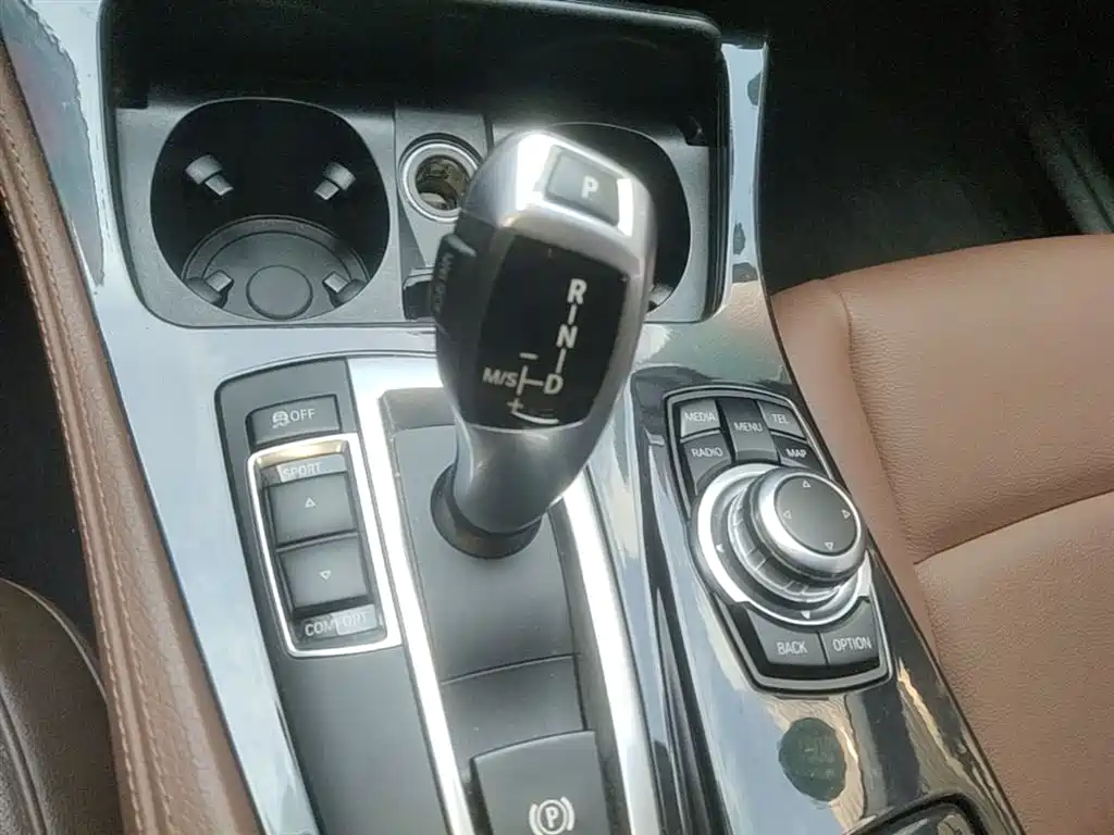BMW 5 Series (Import) 2015 520i Elegance фото 14