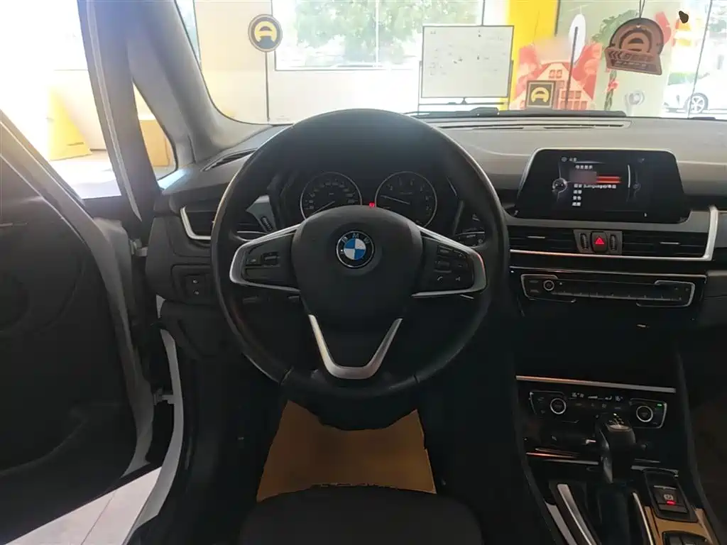 BMW 2 Series Touring 2016 218i Sport Design Package фото 7