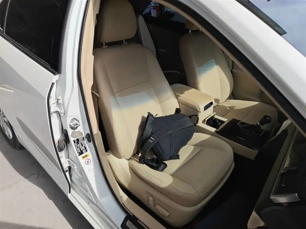 Toyota Camry 2016 2.0G 10th Anniversary Leading Edition фото 25