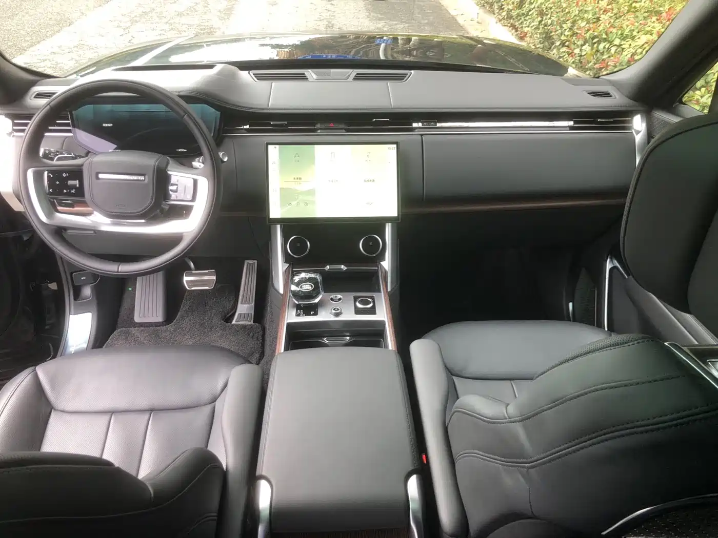 Land Rover Range Rover 2024 3.0 L6 400PS Exemplary Extended фото 7
