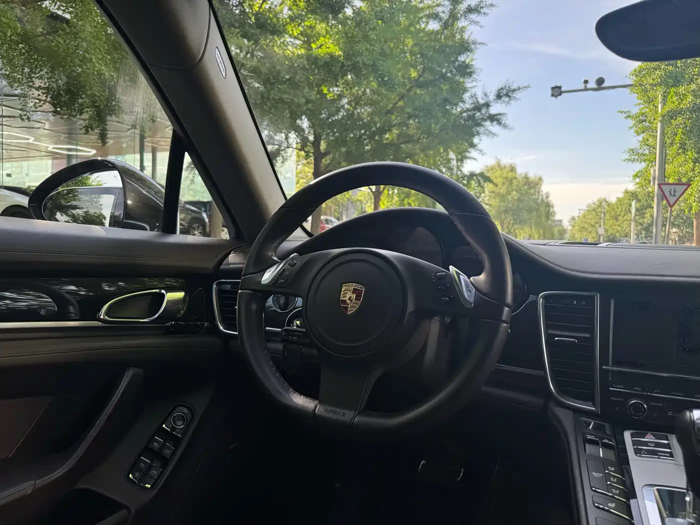 Porsche Panamera 2010 Model Panamera S 4.8L фото 17